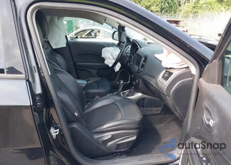 2018 Jeep Compass Latitude 4X4 из США, поврежденный, VIN 3C4NJDBB2JT114644